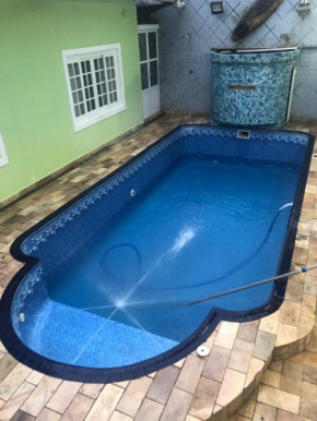 Casa na praia com piscina centro de Mongaguá
